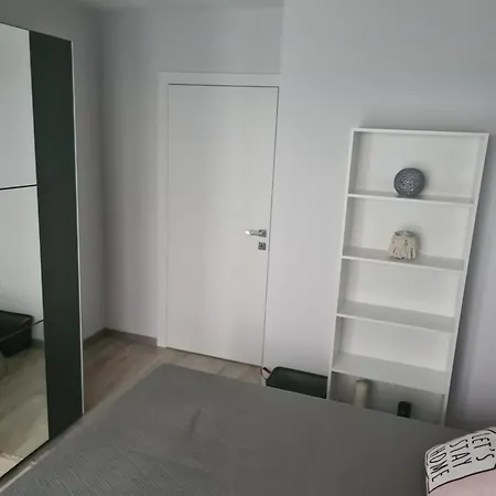 Kochanowskiego 10 *